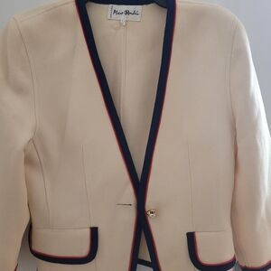 Beautiful blazer great for any occasion and / or with jeans